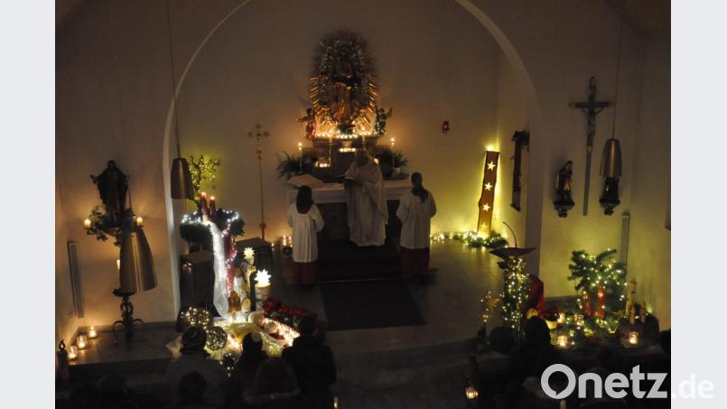Der Lichtergottesdienst zum Kaimlinger Patrozinium "Maria Immaculata" ist ein besonderes Erlebnis für die Gläubigen und Pfarrer Gerhard Schmidt. Bild: dob