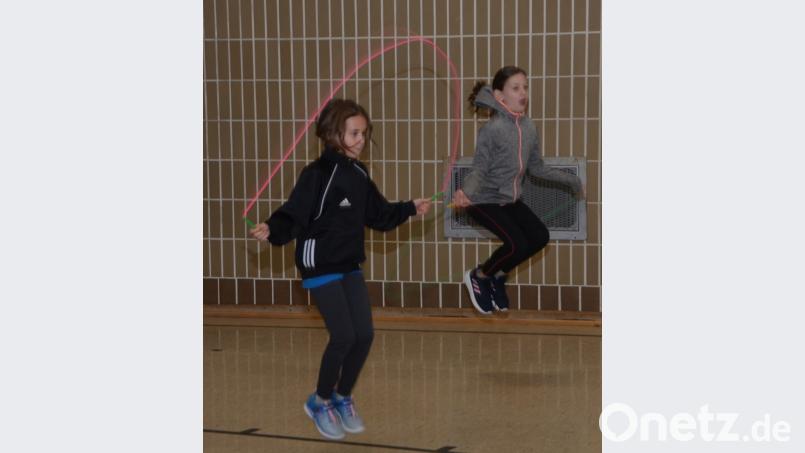 Jana Zwack und Felicitas Kaiser (von links) haben sich zusammengeschlossen und wollten unbedingt an diesem Kurs teilnehmen. Bild: dob