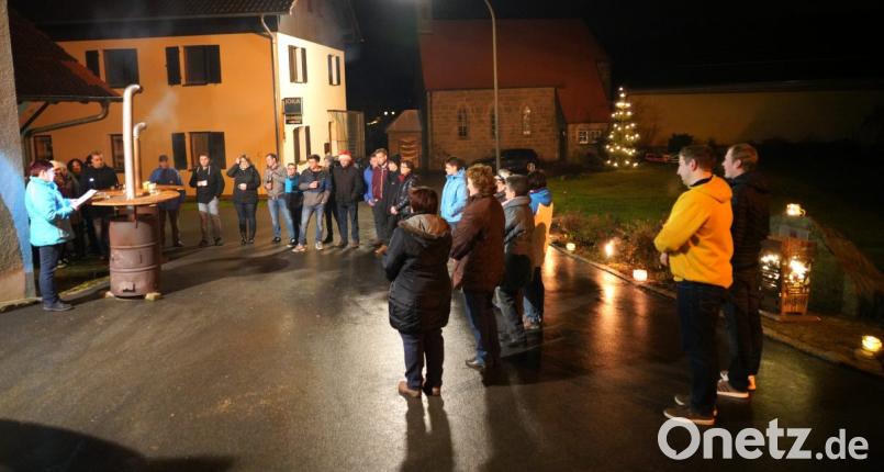 Christine Völkl (links) übernimmt beim Spielberger Eintauchen in den Advent" den besinnlichen Teil. Bild: fvo