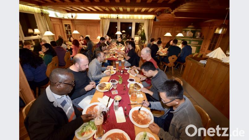 Multikulturelles Abendessen im Hotel "Zum Waldnaabtal" in Neuhaus Bild: J.F. Winkler