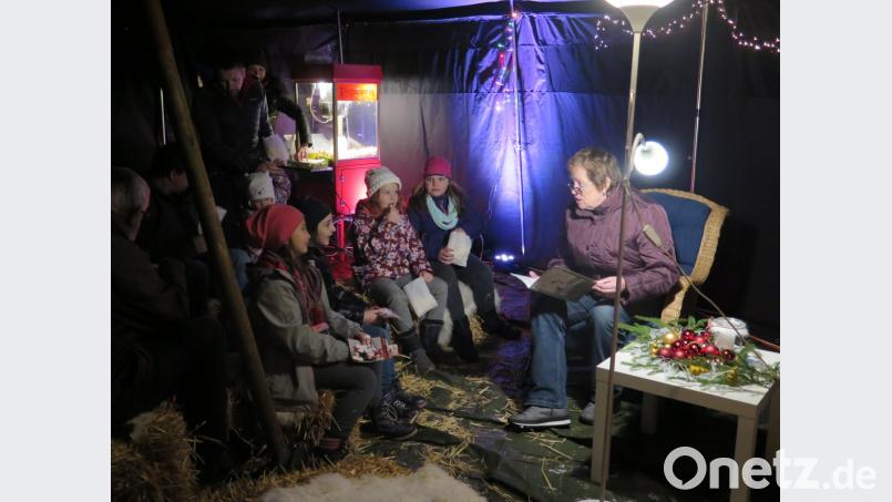 Märchenstunde im Märchenzelt. Bild: jzk