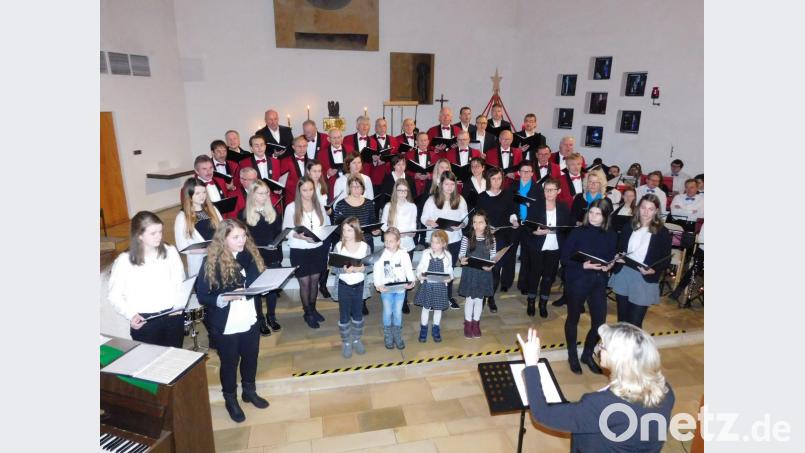 Die Sänger bereiten sich auf das Konzert am dritten Adventssonntag vor. Bild: hai