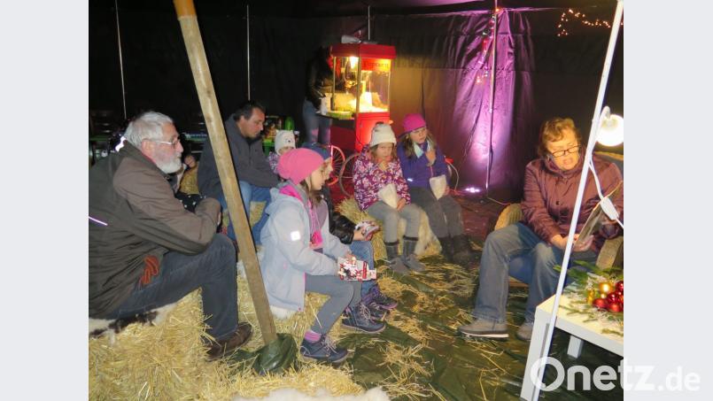 Märchenstunde im Märchenzelt. Bild: jzk