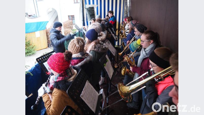 Kein Glück mit dem Wetter hat der Neustädter Weihnachtsmarkt der Vereine. Bild: krb
