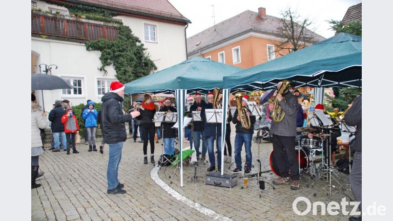 Bei der Blaskapelle Ernestgrün gab auch erstmals Michael Frank den Takt an. Bild: enz