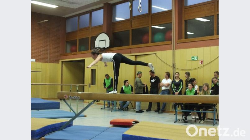 Mehr als 50 Jugendliche zeigen bei der Vereinsmeisterschaft der TSG Aktiv gute Leistungen in der Schulturnhalle. Deshalb gibt es keine Verlierer sondern nur Gewinner. Bild: soj