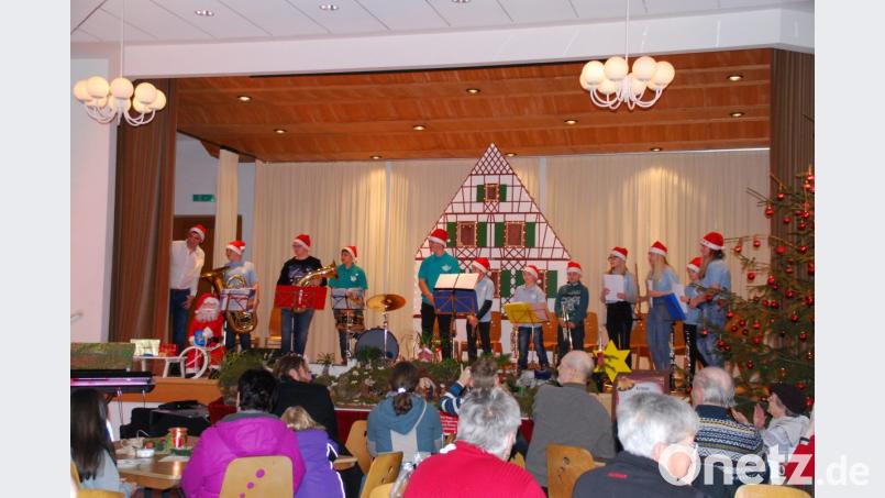 Die Nachwuchsmusiker der Blaskapelle Ernestgrün erhielten viel Applaus. Bild: enz