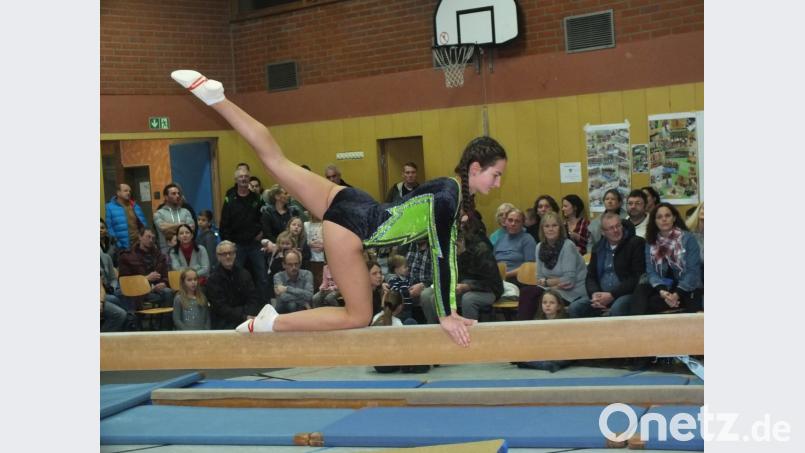 Mehr als 50 Jugendliche zeigen bei der Vereinsmeisterschaft der TSG Aktiv gute Leistungen in der Schulturnhalle. Deshalb gibt es keine Verlierer sondern nur Gewinner. Bild: soj