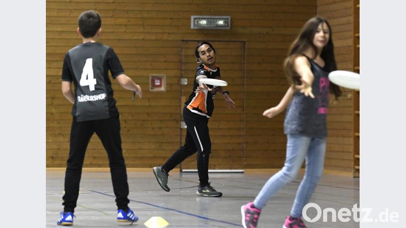 Sport verbindet Generationen und Nationen: Mohd Amir Firdaus Mohd Zaidi (Mitte) stammt aus Malaysia. Bild: Petra Hartl