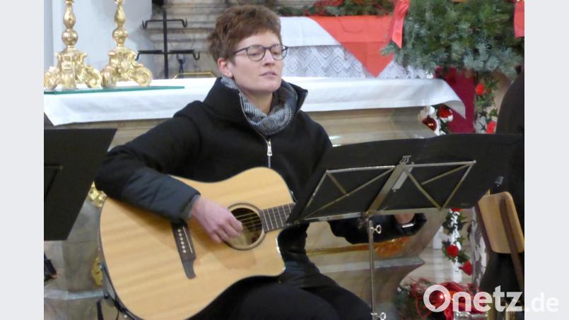 Theresa Uhl, Gesang und Gitarre. Bild: fsb