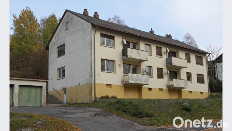 Ein Schmuckstück ist das gemeindeeigene Wohngebäude in der Birkenstraße nicht mehr. Abgebrochen werden soll es aber nicht. Der Gemeinderat lehnt den Abriss ab. Bild: nm