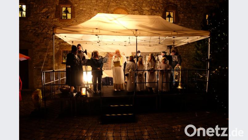 Das Christkind mit seinen Engeln und Nachtwächter Tschung. Bild: Stefanie Gradl