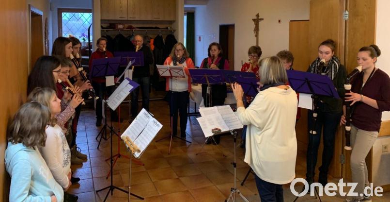 Der Adventsnachmittag der evang. Kirchengemeinden Krummennaab und Thumsenreuth mit Friedenfels im Krummennaaber Gemeindehaus. Bild: exb