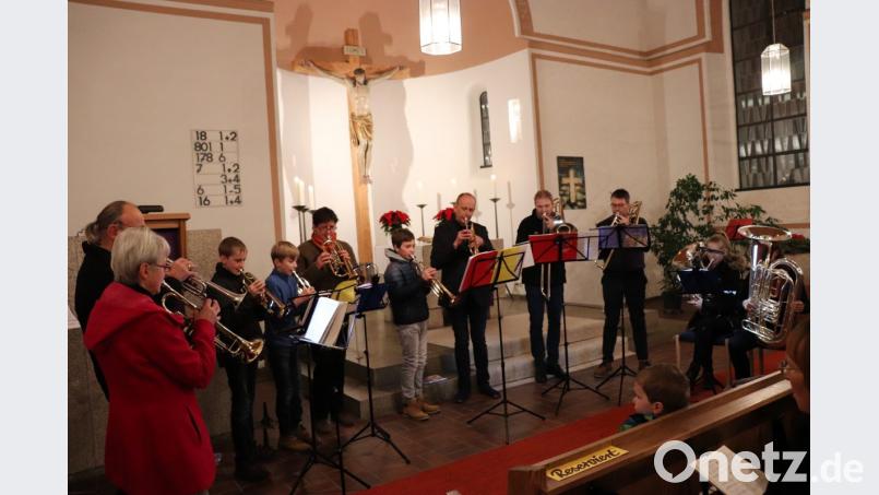 Der Posaunenchor animiert mit &quot;Tochter Zion&quot; die Gemeinde zum Mitsingen. Bild: Susanne Forster