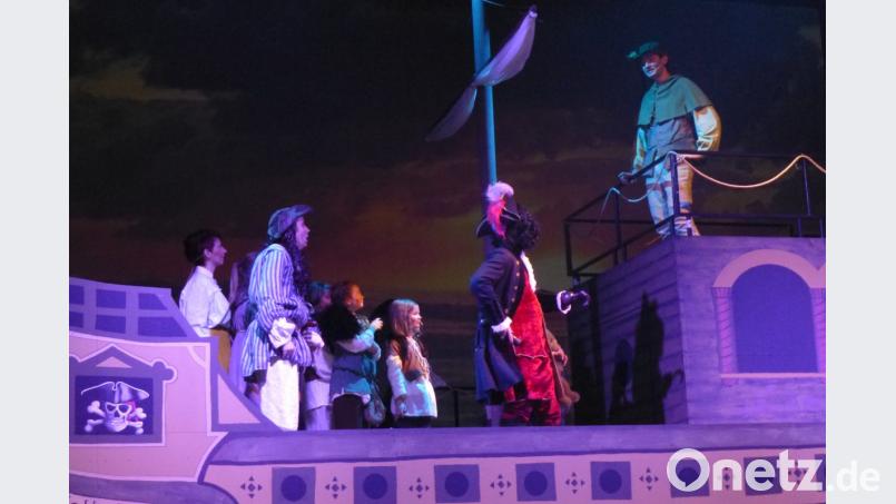 2013 kämpfen Peter Pan und Elfe Tinkerbell auf der Bühne gegen Captain Hook und Konsorten. Natürlich erfolgreich. Bild: exb