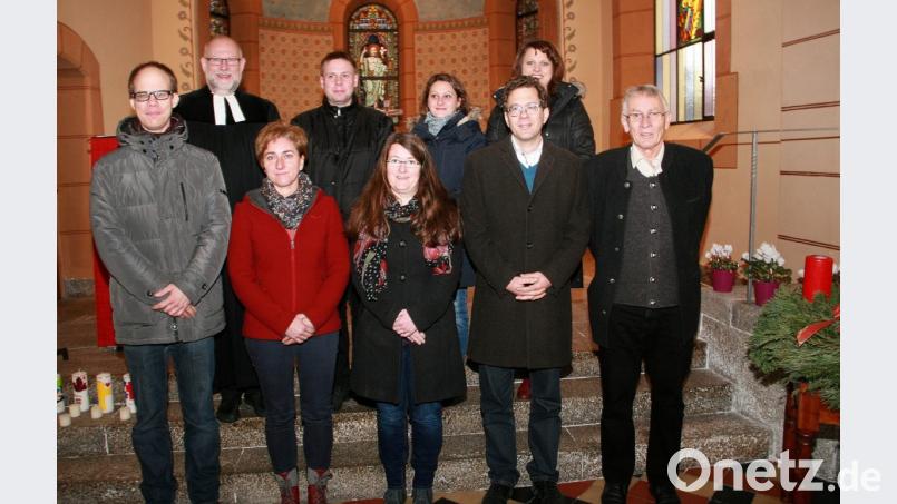 Neu ins Amt eingeführt wurde gleichzeitig der neu gewählte Kirchenvorstand der evangelisch-lutherischen Pfarrgemeinde Mitterteich-Wiesau. Bild: wro