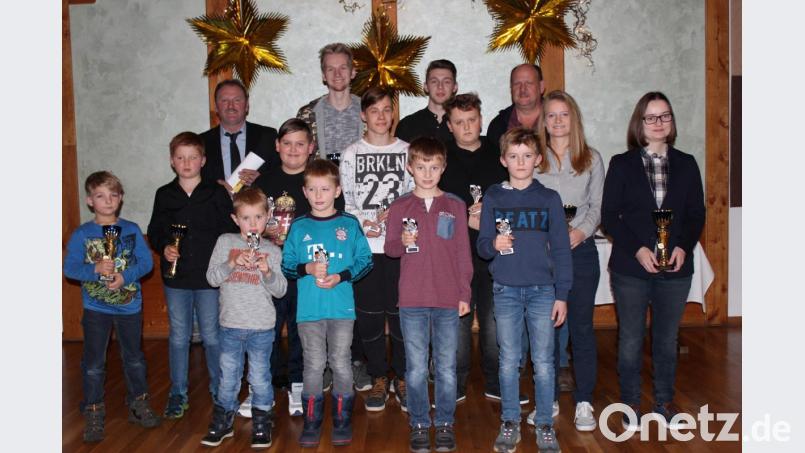 Mit vielen motivierten Nachwuchsfahrern in seinen Reihen fährt der Motorsportclub Auerbach einer guten Zukunft entgegen, glauben Vorsitzender Dieter Wittmann und Sportleiter Günther Bachmann. Bild: cs