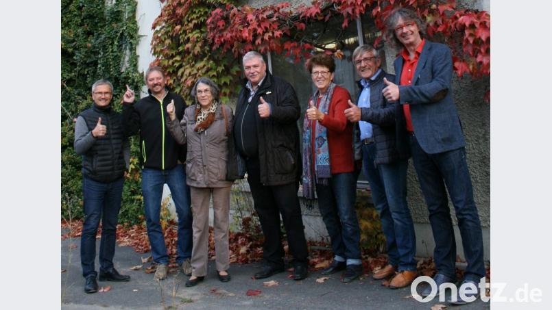 Der Förderverein &quot;Freunde der Glasschleif&quot; mit (von links) Thomas Sticht, Werner Schlöger, Adelheid Neidhardt, Klaus Haussel, Elisabeth Hirsche, Max Wittmann und Axel Simon freut sich auf den Beginn der Sanierungsarbeiten. Bild: exb