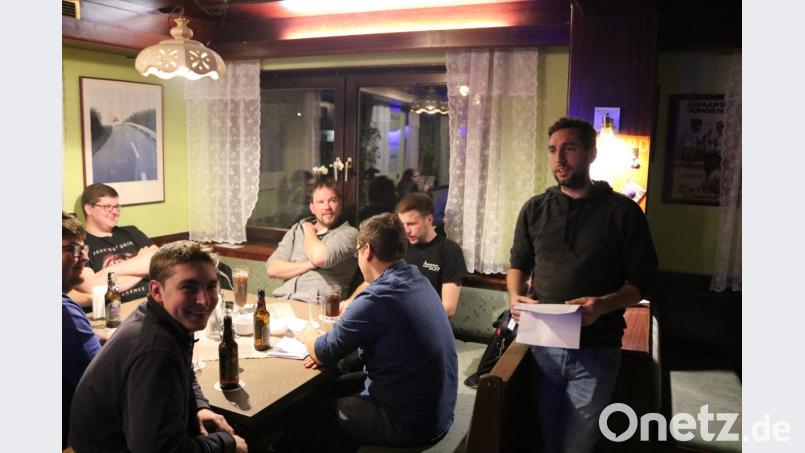 Vorsitzender Jochen Päßler lässt in seinem Bericht das Vereinsjahr Revue passieren. Bild: exb