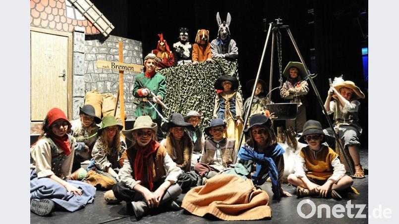 Die Abenteuer der &quot;Bremer Stadtmusikanten&quot; lassen 2014 die Kinderherzen in Weiden höher schlagen. Mit ihren Aufführungen setzen die Akteure des Kinder- und Jugendtheaters der &quot;Lustigen Konrader&quot; seit 30 Jahren Glanzlichter für die Märchenfans. Bild: Kunz