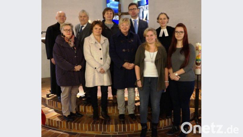 Das Pfarrerehepaar Ruth und Norbert Schlinke freuen sich auf die Arbeit mit dem neu eingeführten Kirchenvorstand. Bild: weu