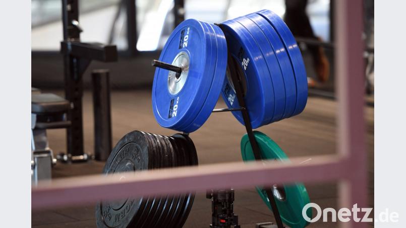 Weil er etwas für seine Gesundheit machen möchte, meldet sich der Weidener Rainer Burkhard in einem Fitnessstudio an. Nun liegt der Fall bei seinem Anwalt. Bild: Henning Kaiser/dpa