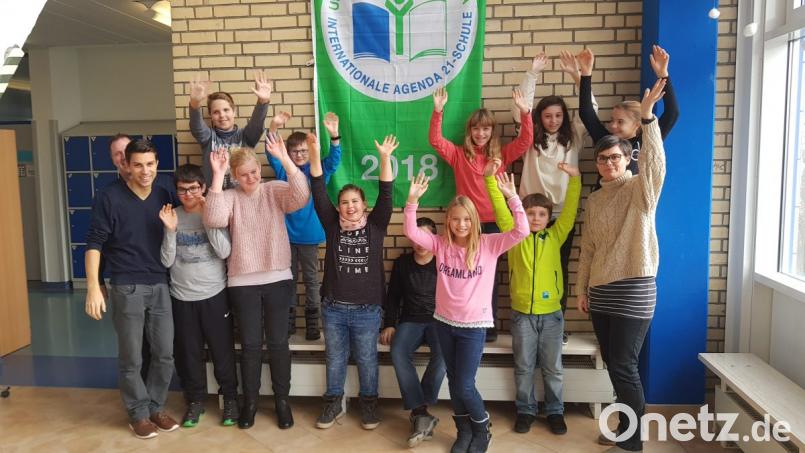 Große Freude bei den Realschülern: Sie erhielten erneut die Auszeichnung &quot;Umweltschule Europa.&quot; Bild: exb