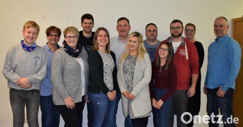 Die Katholische Theatergruppe führt vom 3. bis 6. Januar das neueste Stück von Wolfgang Bräutigam (rechts) im Jugendheim auf. Der Vorverkauf startet am Samstag im Jugendheim. Bild: rgr