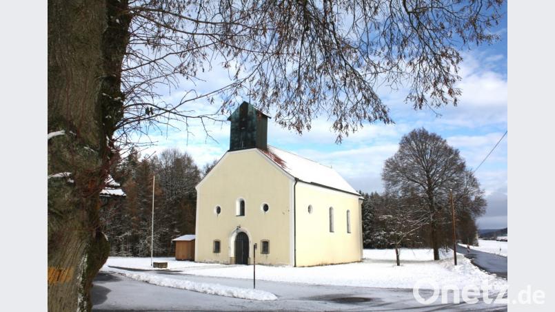 Die Johannisbergkirche hat ein Winterkleid angelegt. Bild: lg
