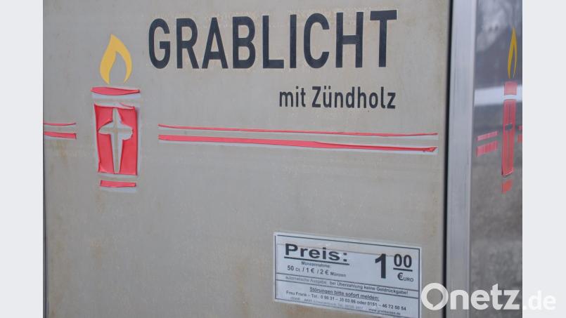 Recht klein ist der Hinweis, dass der Automat kein Rückgeld gibt. Bild: ws