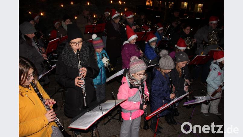 Die Nachwuchsgruppe der Großkonreuther Blaskapelle spielte weihnachtliche Lieder. Bild: kro