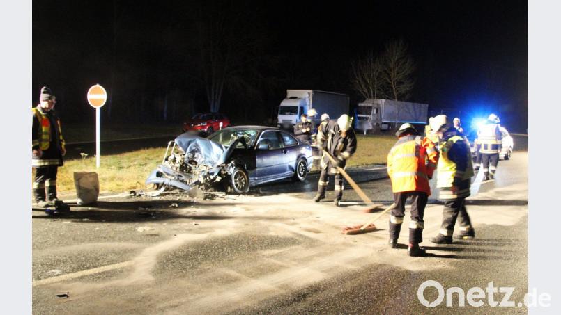 Feuerwehr bei der Fahrbahnreinigung Bild: jma