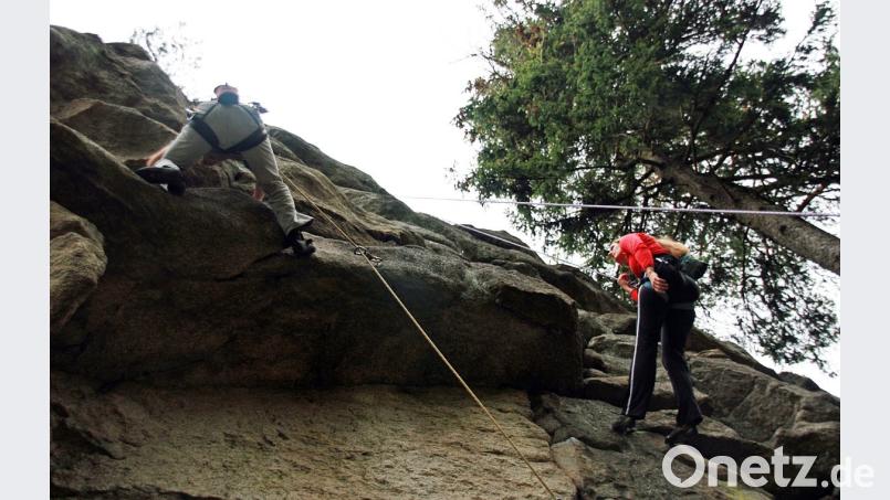 Überhänge bis zu 9+: Der Räuberfelsen im Steinwald verlangt selbst den Könnern einiges ab. Bild: Stephan Landgraf