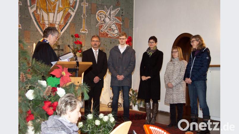 Von links Pfarrerin Heidi Gentzwein und der neue Kirchenvorstand: Roland Willecke, Kai-Uwe Starke, Doris Schwarz, Edeltraud Ziegler und Sandra Reindl (erweiterter Kirchenvorstand). Tanja Hoyer und Klaudia Möller waren verhindert. Bild: wgw