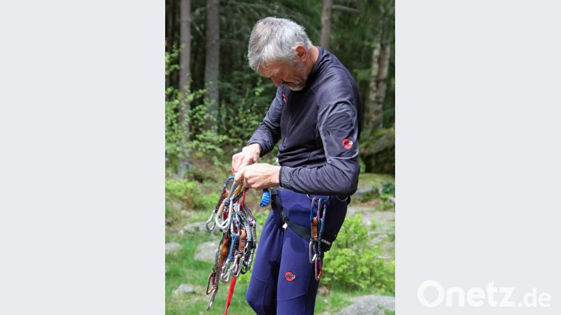 Die Ausrüstung muss stimmen. Sorgfältig stellt Heribert Flieger sie zusammen. Bild: Stephan Landgraf