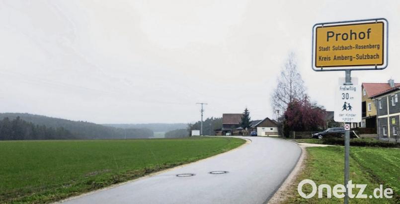 Hier am südlichen Ortsrand von Prohof entstehen entlang der Straße zehn neue Bauparzellen. Bild: ge