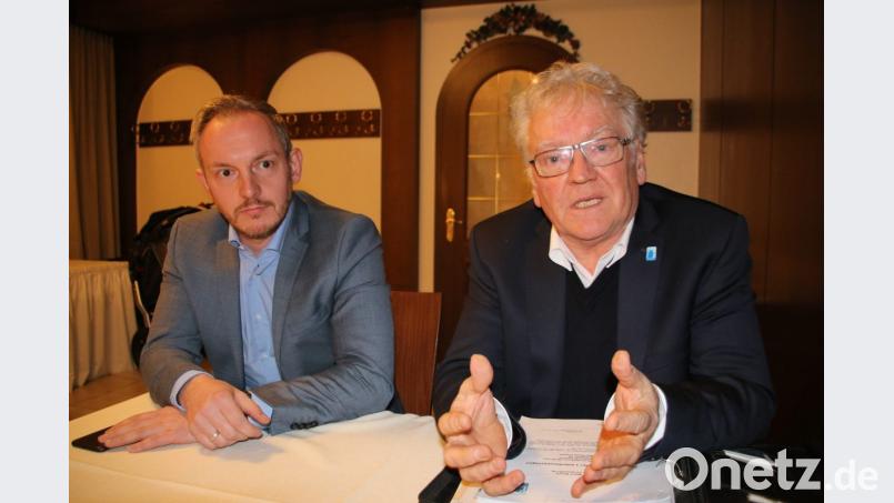 Keine Selbstverständlichkeit: Albert Pröpster (rechts), Vorstand der MEG Milch-Board w.V., und dessen Geschäftsführer Philipp Groteloh plädieren für Verträge, in denen Preis und Menge klar definiert sind. Bild: jrh