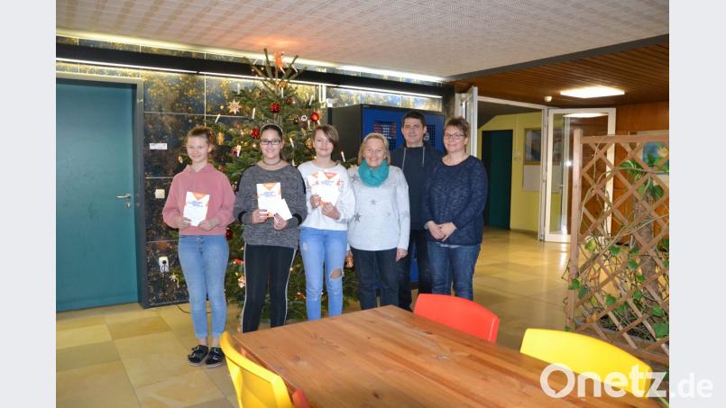 Tolle Leistungen zeigen die Sechstklässlerinnen der Mittelschule beim Vorlesewettbewerb. Bild: exb