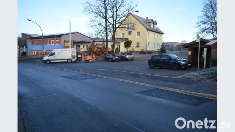Der eher trostlose Bereich Buswendeplatz wird die neue Ortsmitte: das Sahnehäubchen der Dorferneuerung. Bild: fz
