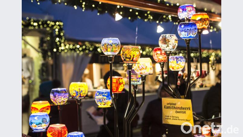 Kerzenhalter - keine gute Geschenkidee für Eva Hinterberger. Bild: Paul Zinken/dpa