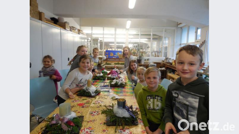 Kinder beim Basteln. Bild: exb