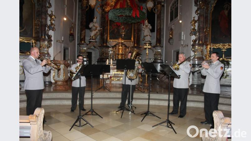 Diesem Blechbläser-Quintett oblag „per Sound“ die Einstimmung auf einen Konzertabend in der Stadtpfarrkirche, der für viel Musikbegeisterte unvergessen bleiben wird. Bild: frd