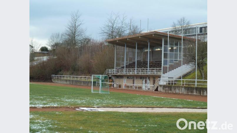 Die Renovierung der Tribüne mit WC-Anlagen und Technikraum wird nicht mit staatlichen Mitteln gefördert. Bild: Portner