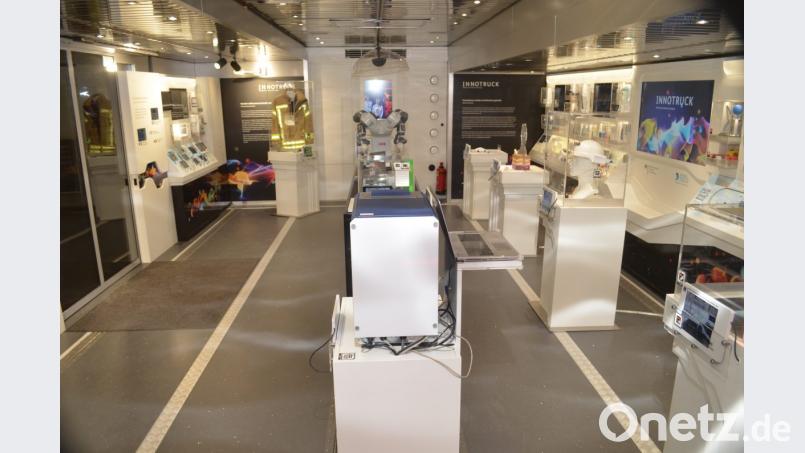 Hightech zum Anfassen hält der &quot;Inno-Truck&quot; im Innern bereit. Bild: fz