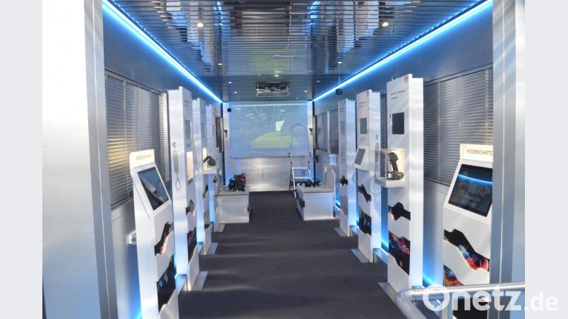 Hightech zum Anfassen hält der &quot;Inno-Truck&quot; im Innern bereit. Bild: fz