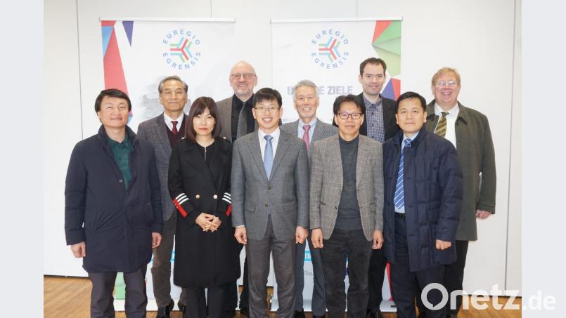 Die koreanische Delegation mit Young-Soo Kim (links), Harald Ehm (Vierter von links), Min-Bon You (Sechster von links), Robert Jodlbauer (Achter von links) und Dr. Bernhard Seliger (rechts). Bild: fppp