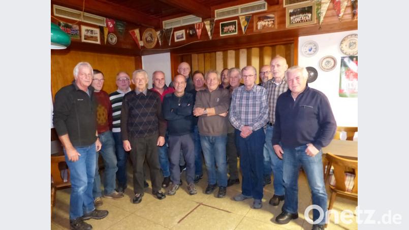 Die Wanderer des TSV Neudorf feiern ihr 10-Jähriges. Bild: hme