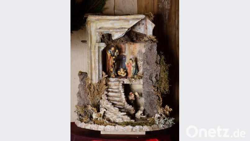 Die Behausung des Geburtsortes von Jesus muss nicht immer ein ebenerdiger Stall sein. Bild: Josef Trummer/Krippenfreunde Vilseck