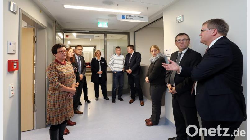 Eine Stippvisite stattete der Verwaltungsrat der neu eröffneten Bereitschaftspraxis der Kassenärztlichen Vereinigung ab, die erst vor wenigen Wochen eröffnet worden ist. Bild: Wolfgang Steinbacher