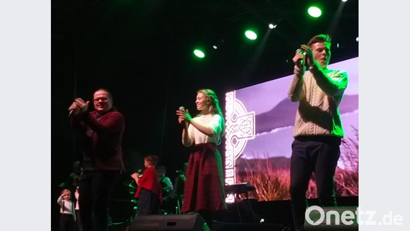 Angelo Kelly mit seinen beiden Kindern Helen Josephine und Gabriël Jerome. Bild: Kunz